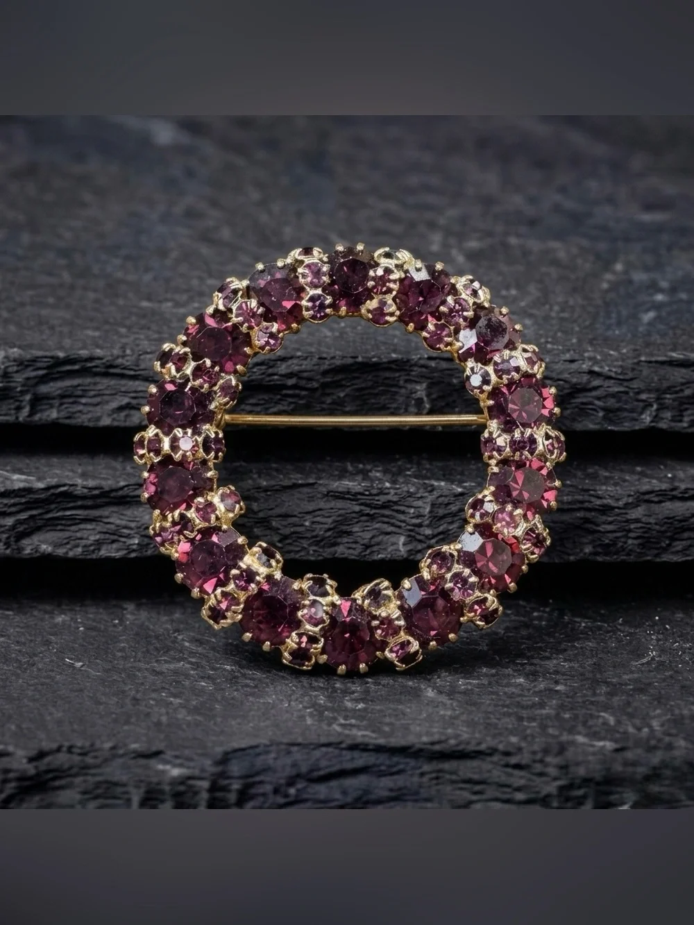 Vintage 50s Retro Weiss Attributed Purple Glass Prong Set Wreath Circle Brooch
